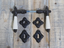 Set of 2 latches with ceramic handle, Kluntje, 2 jack rosettes, 2 rosettes Castle, for interior doors, dark brown iron