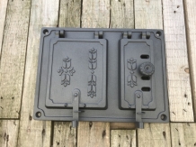 1 oven door for the stove or oven, cast iron.