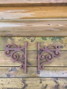 Set of beautiful heavy cast iron wall brackets,like antiques!