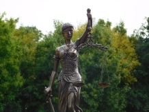 Groot beeld van Vrouwe Justitia, brons-look, heel mooi!