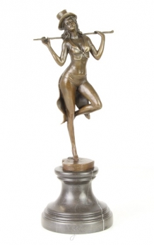 Een bronzen beeld/sculptuur van een theater danseres