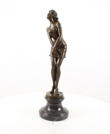 A bronze statue/sculpture of a pensive woman