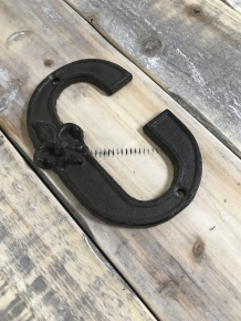 Tasteful letter “C” for your house wall, antique house number extension