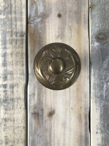 Deurknop , Art Nouveau Knop met Rosette , gepatineerd messing, draaibaar.