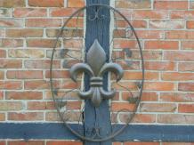 Wall ornament with French Lily - Metal - Vintage Brown