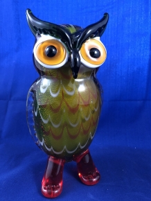 Beautiful glass owl, beautiful in color.