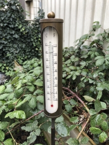 Een temperatuur meter voor in de tuin, eenvoudig te plaatsen m.b.v. de tuinsteker.