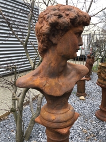 Sculptuur David, massief steen oxide, imponerend fraai!!