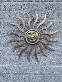 Beautifully beautiful metal decorative wall ornament: THE SUN.