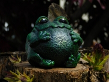 Statue of a frog, nice statue, green, for indoors and outdoors