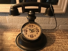 Nice clock in the shape of an old telephone, nostalgic!