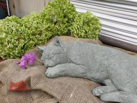 Gartenstatue einer Katze aus Beton