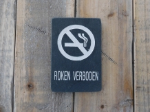 Bordje 'Roken verboden' - van leisteen