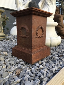 Cast iron base, small column with a rustic surface, small model