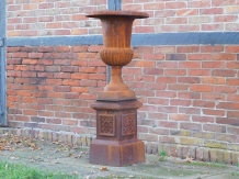 Garden vase cast iron X - on iron pedestal very fine and beautiful design