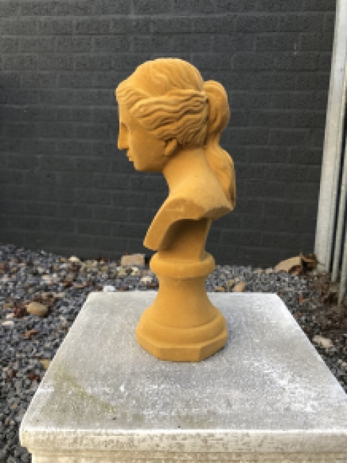 Statue of Eve - finished in velvet - colour Ochre