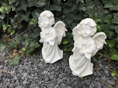 Set of angel statues with cross, made of polystone