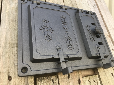 1 oven door for the stove or oven, cast iron.