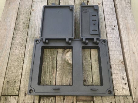 1 oven door for the stove or oven, cast iron.