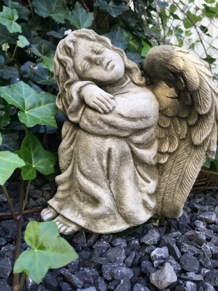 Beautiful sitting angel, full of detail, full of cast stone.