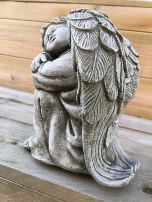 Beautiful sitting angel, full of detail, full of cast stone.