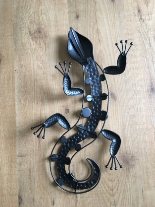 1 Salamander - lizard made of iron, full collor, beautiful!