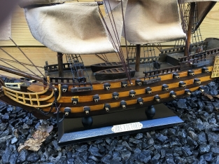 Das weltberühmte Kriegsschiff HMS VICTORY, komplett handgefertigt.