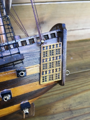 Das weltberühmte Kriegsschiff HMS VICTORY, komplett handgefertigt.