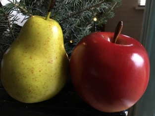 Beautifully real-looking apple, see the photos!!