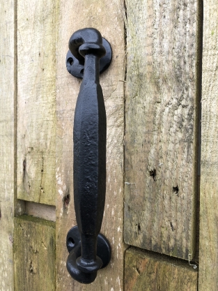 Door handle round base made of solid iron - large-rust blackcoated.