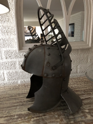 Ritterhelm altes Metall, mit klappbarem Gesichtsschild, alt!