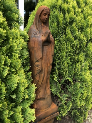 Moeder Maria / Mother Mary, groot vol stenen beeld, oxide.