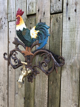 1 water hose holder rooster, cast iron with brass tap in color, beautiful.