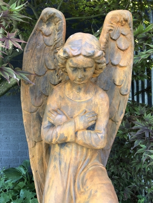 Angel - oxide-resistant, kneeling, full of stone, large statue.