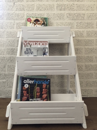 Reading book bin, wood, with 3 bins of wood-white, very nice!