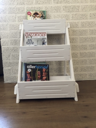 Reading book bin, wood, with 3 bins of wood-white, very nice!