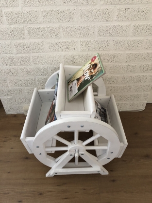 Reading box, wood, with 2 wagon wheels wood-white, very nice!