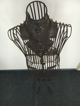 Dressmen brown, wrought iron