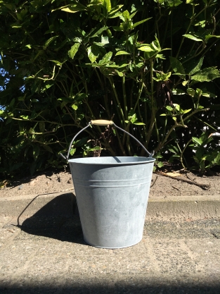 Bucket, made of zinc