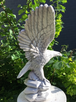 Steinadler, schöne Skulptur