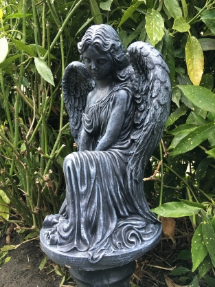 Beautiful angel, full of stone, dark color, a real eye-catcher!!