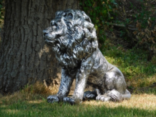 Schöne Statue eines Löwen, Polystone, silbergrau, schön im Detail!