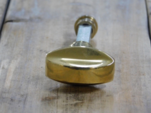 Quarter turn lock with two rosettes - polished brass