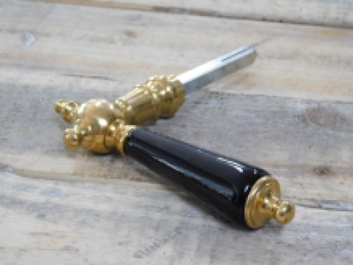 1 door handle with porcelain handle in black, polished brass with mandrel