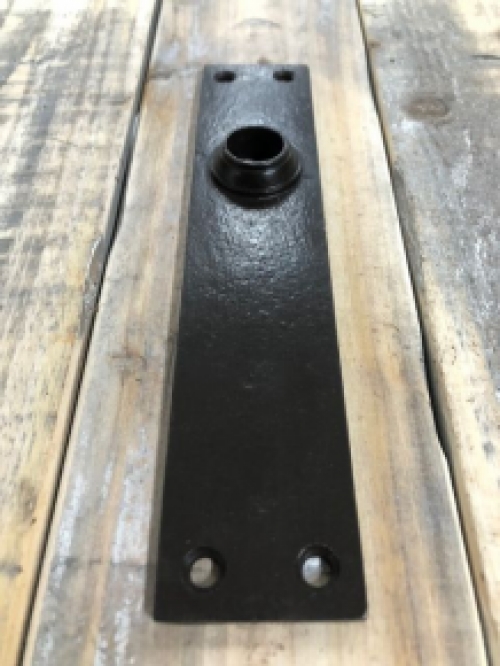 1 Long doorplate 'Cova' without keyhole, in antique brown.