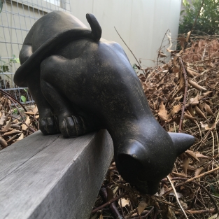 Statue Springende Katze - Polystone