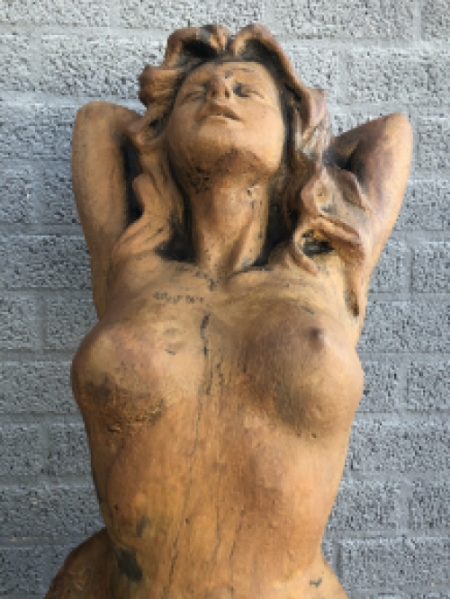 A beautiful statue of a naked woman, completely cast iron rust oxide, beautiful in detail!