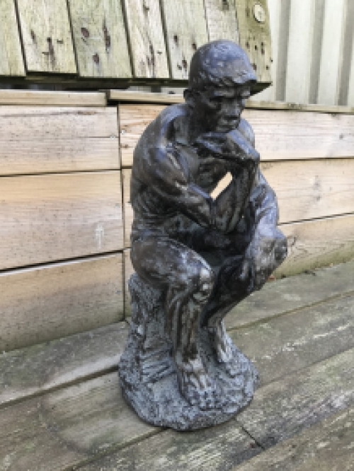 Mooi beeld van de denker ''THE THINKER'', polystone beeld