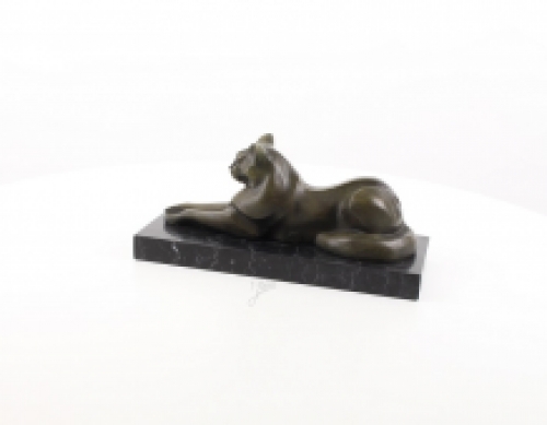 Bronzeskulptur einer liegenden Katze, modernistischer Stil