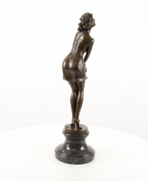 A bronze statue/sculpture of a pensive woman